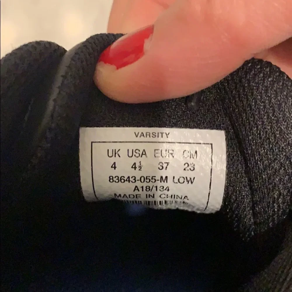 🎉1 hr sale 🎉K-Swiss boy shoes 👟